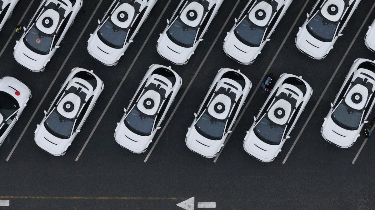 Tesla and Google’s Robotaxis Still Really Aren’t That Autonomous
