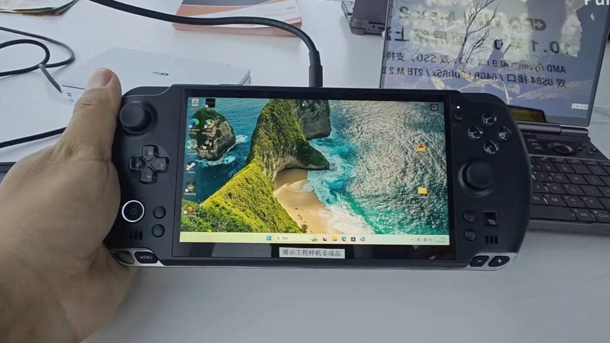 This Gaming Handheld’s External Battery Isn’t as Dumb as You Think