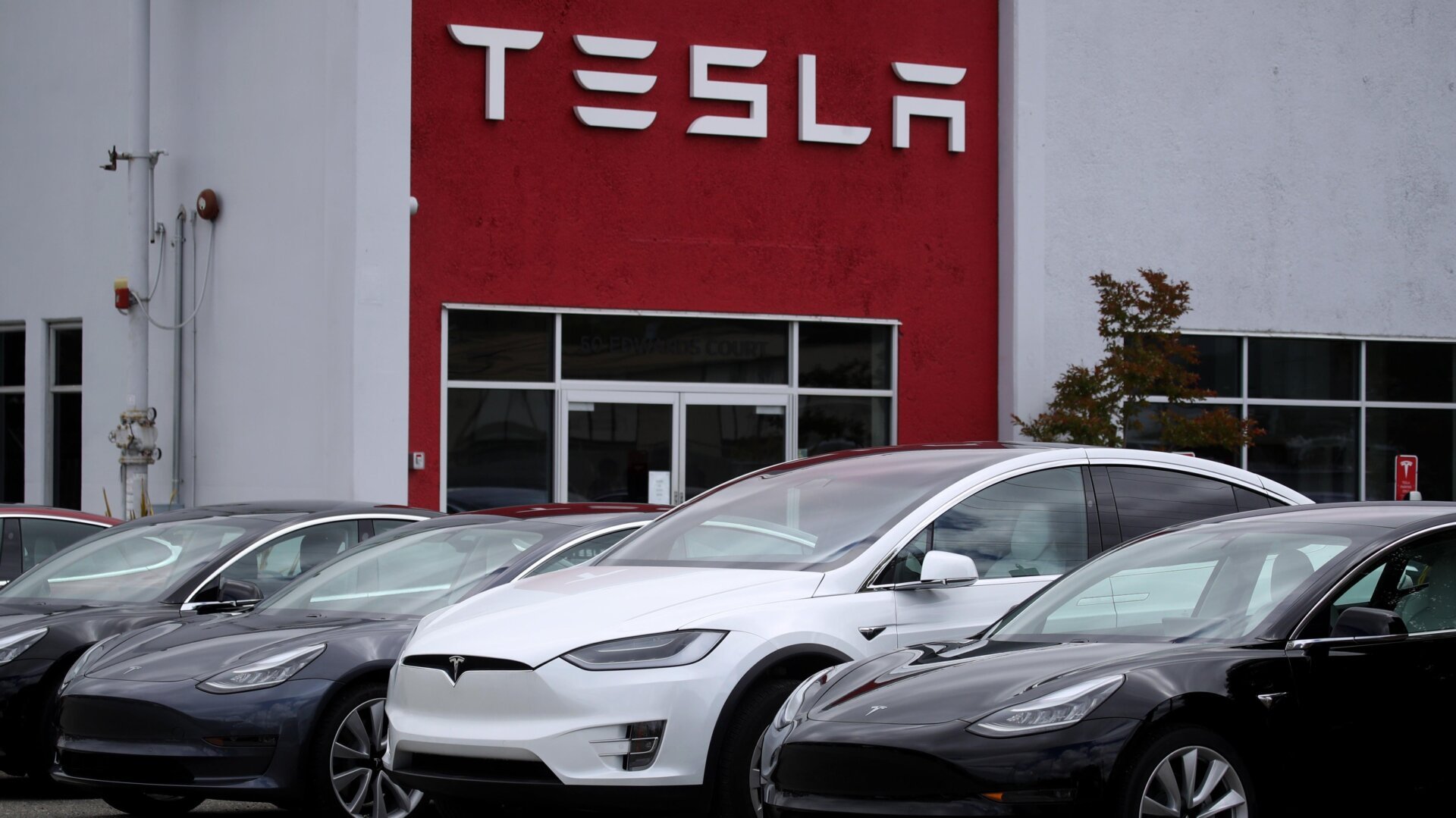 What’s Going On at Tesla? A Wave of Executives Is Heading for the Exits