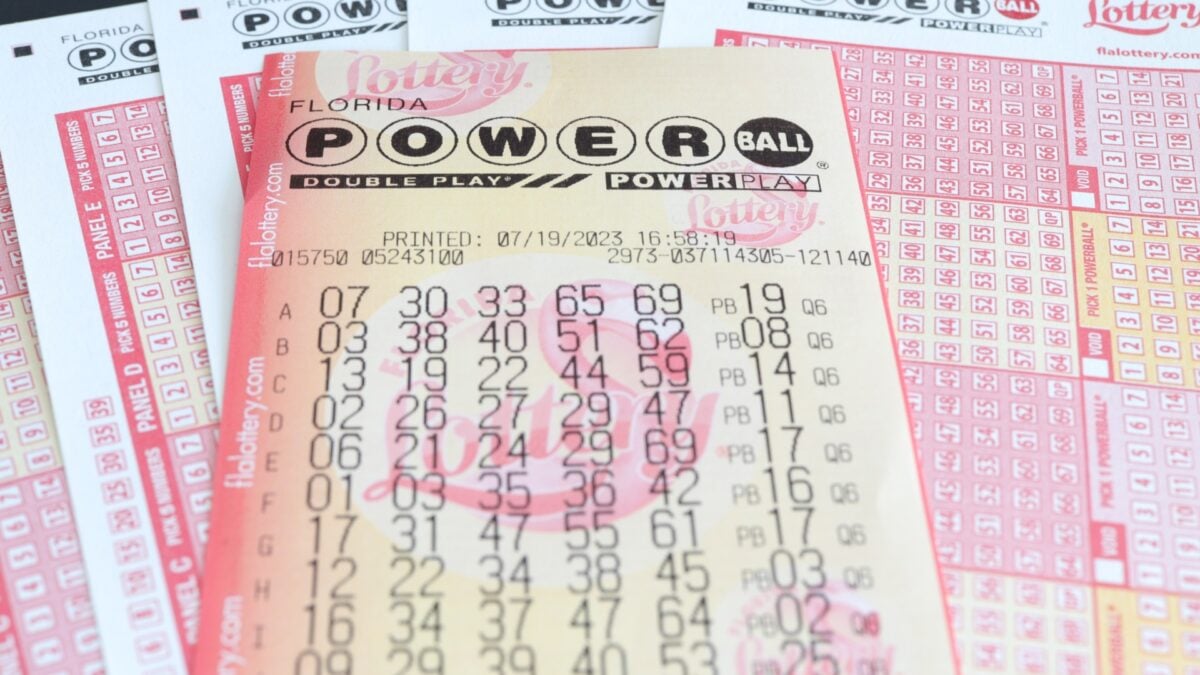 $1B Powerball Is Minting Social Media Gold