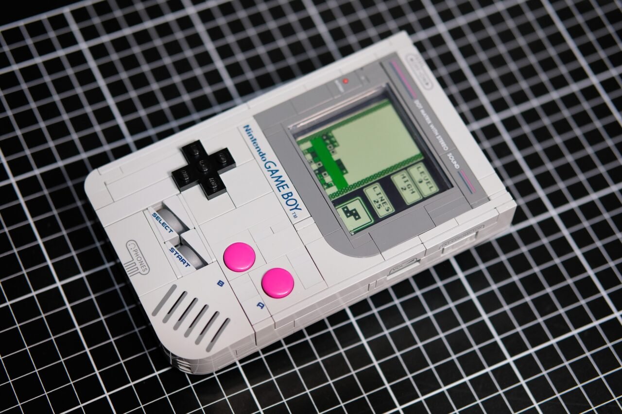 Modder Does What Nintendo Didn’t: Hack Lego Game Boy to Play Real Cartridges