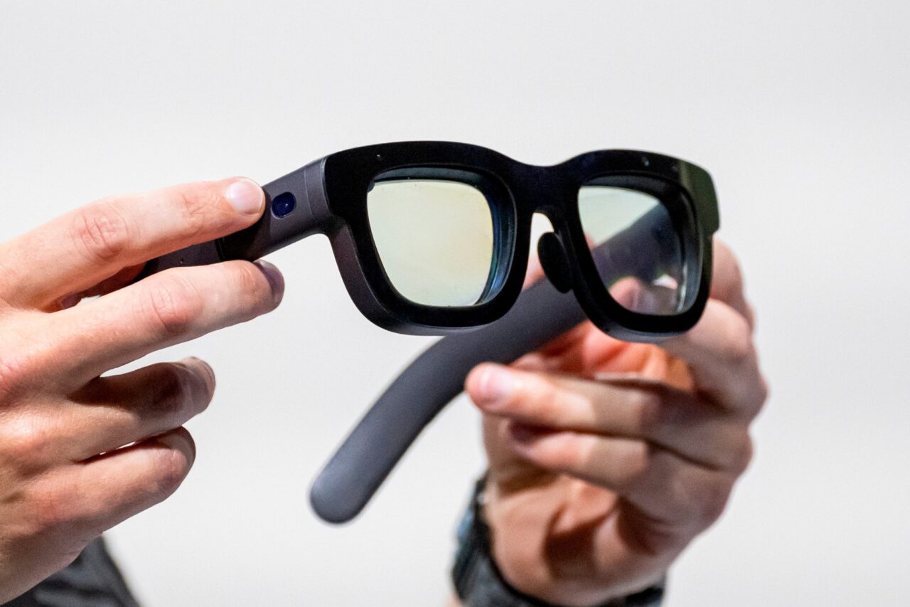 $60 Mod for Meta’s Ray-Bans Lets You Be a Creep Without Getting Punched in the Face