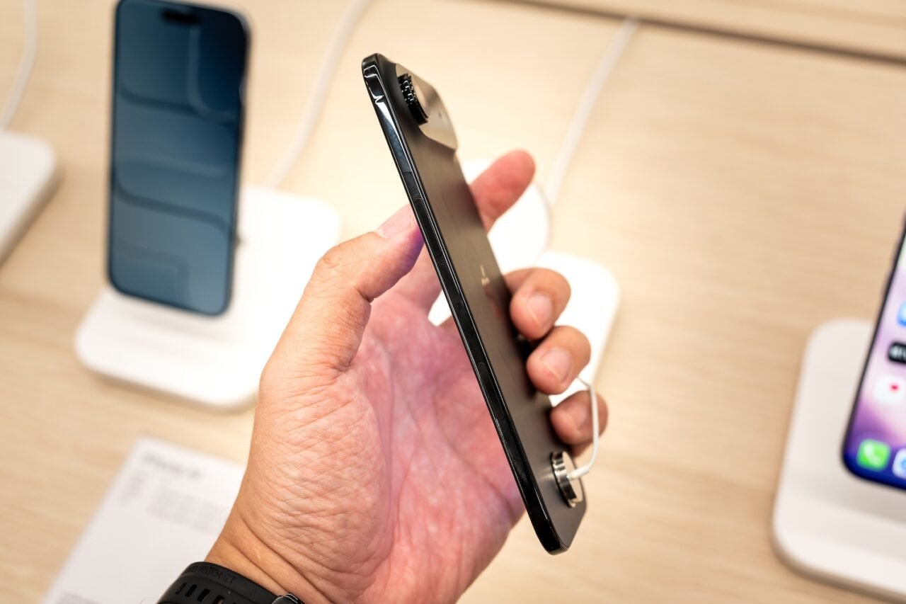 The Designer Who Presented the iPhone Air to the World Has Left Apple, Report Says