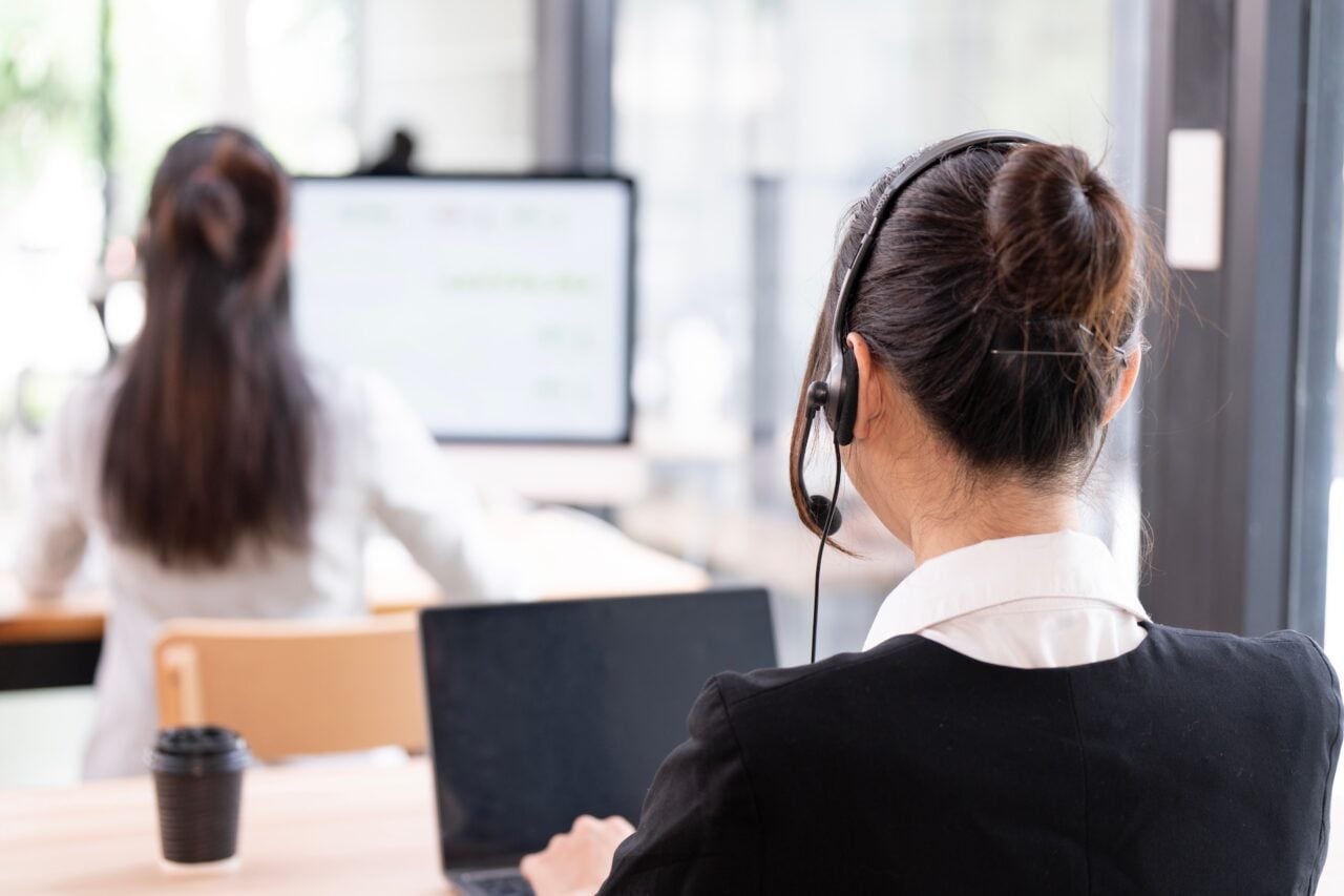 How Scammers Poison AI Results With Fake Customer Support Numbers