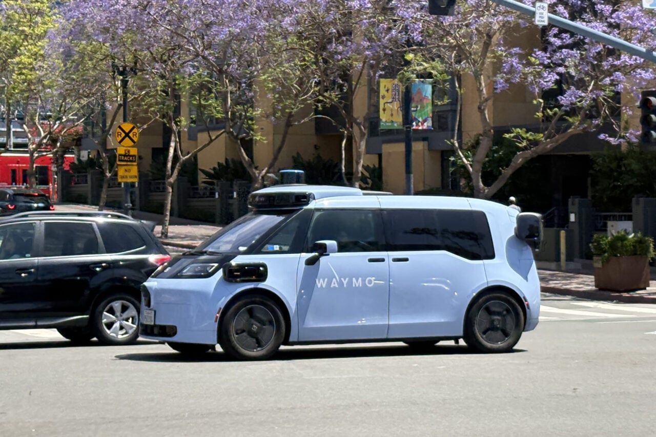 California Cops Can Finally Give Robotaxis Tickets