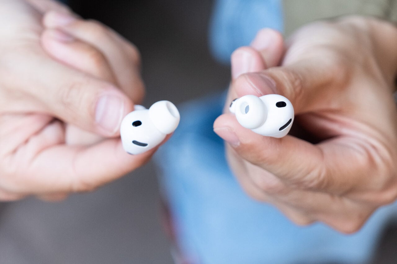 AirPods With Cameras Won’t Let You Be a Total Creep