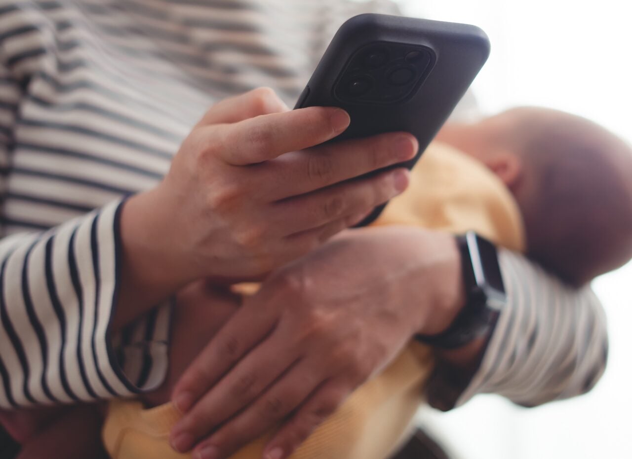 New Study Says Parents’ Phone Use Might Be Giving Kids Attachment Issues Later On