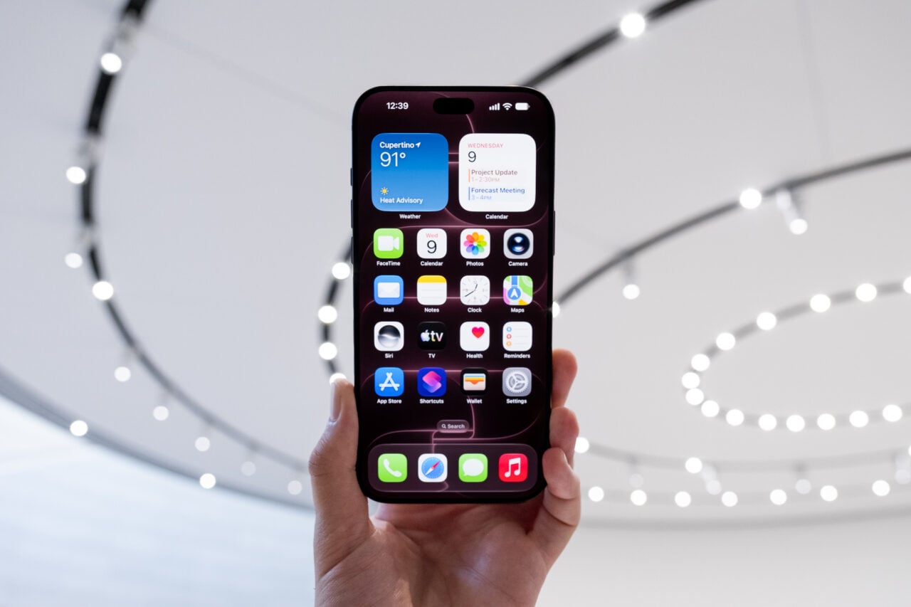 iOS 27 and Siri AI Are Officially Available to Download